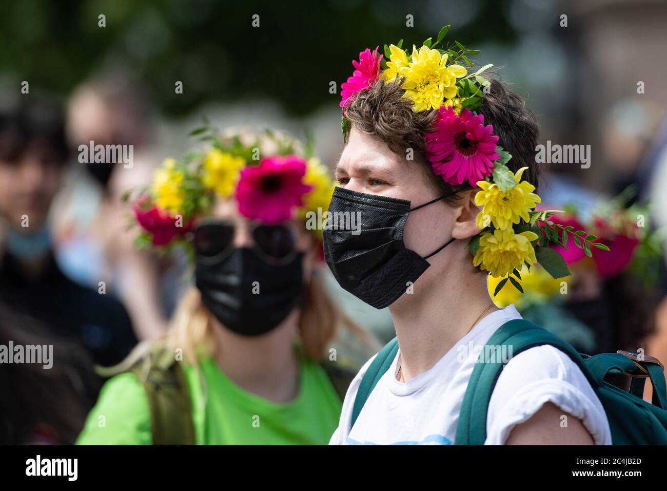 La gente partecipa ad una marcia Black Trans Lives Matter da Hyde Park, Londra, il giorno in cui Pride a Londra avrebbe avuto luogo, a seguito di una serie di proteste per la materia Black Lives in tutto il Regno Unito. Foto Stock