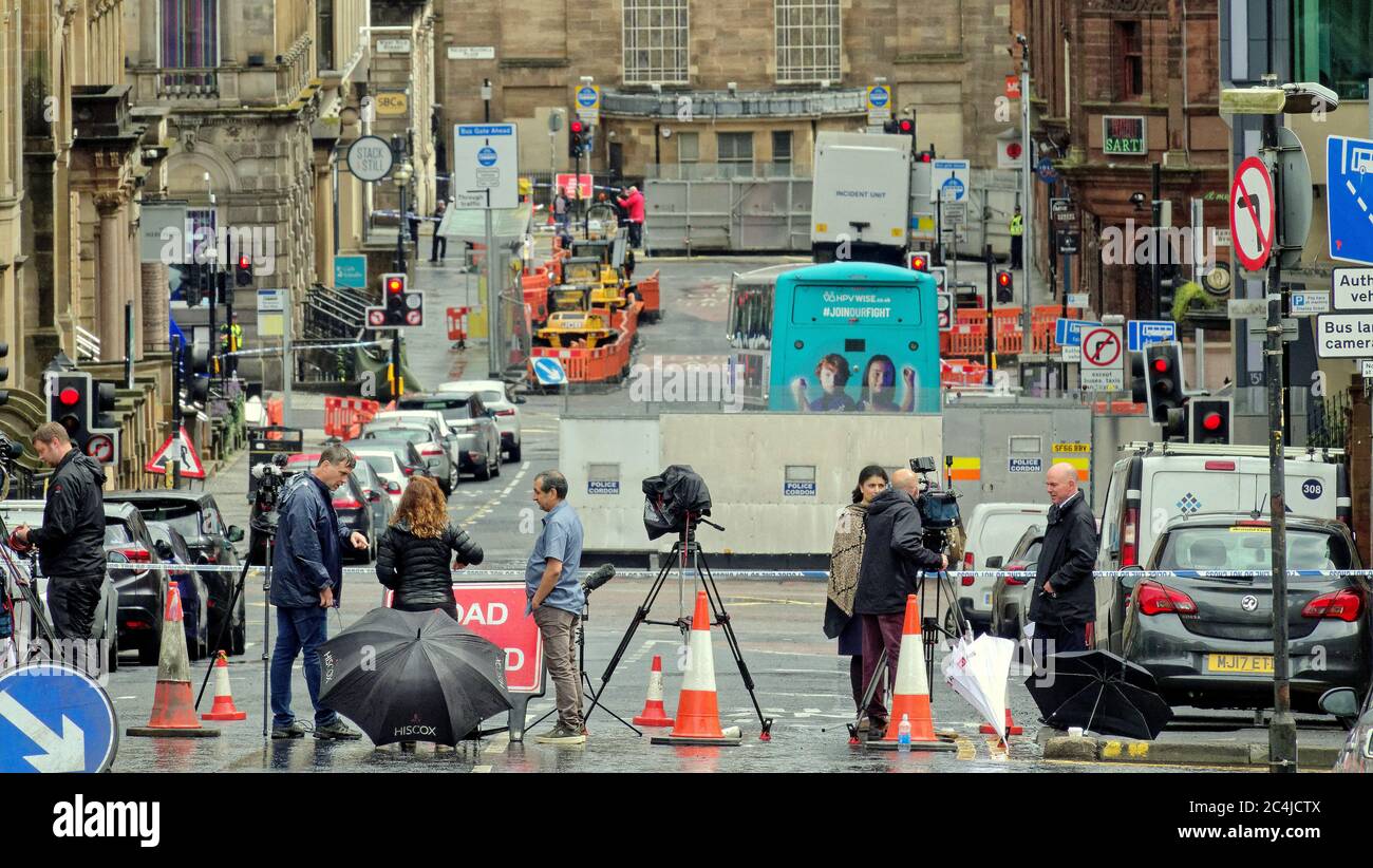 Glasgow, Scozia, Regno Unito 27 giugno 2020: Le strade sono state chiuse dalla polizia mentre i media mondiali sono scesi su George Street ovest dopo che i rifugiati hanno pugnalato la zona rimane un'area di interesse per tutti. Credit: Gerard Ferry/Alamy Live News Foto Stock