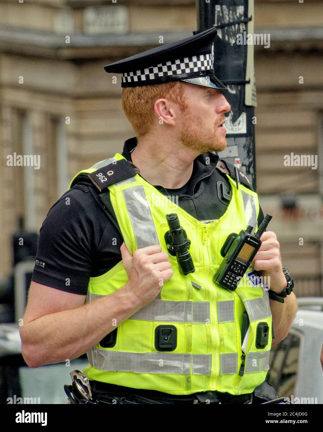 Glasgow, Scozia, Regno Unito 27 giugno 2020: Le strade sono state chiuse dalla polizia mentre i media mondiali sono scesi su George Street ovest dopo che i rifugiati hanno pugnalato la zona rimane un'area di interesse per tutti. Credit: Gerard Ferry/Alamy Live News Foto Stock