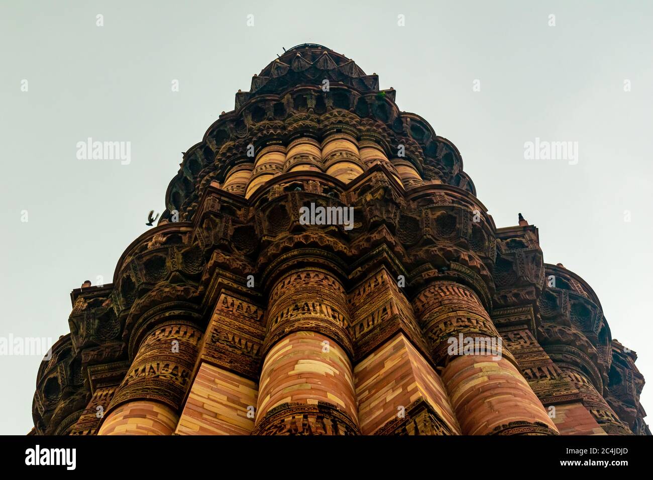 Calligraphy su Qutub Minar, Delhi, India Foto Stock