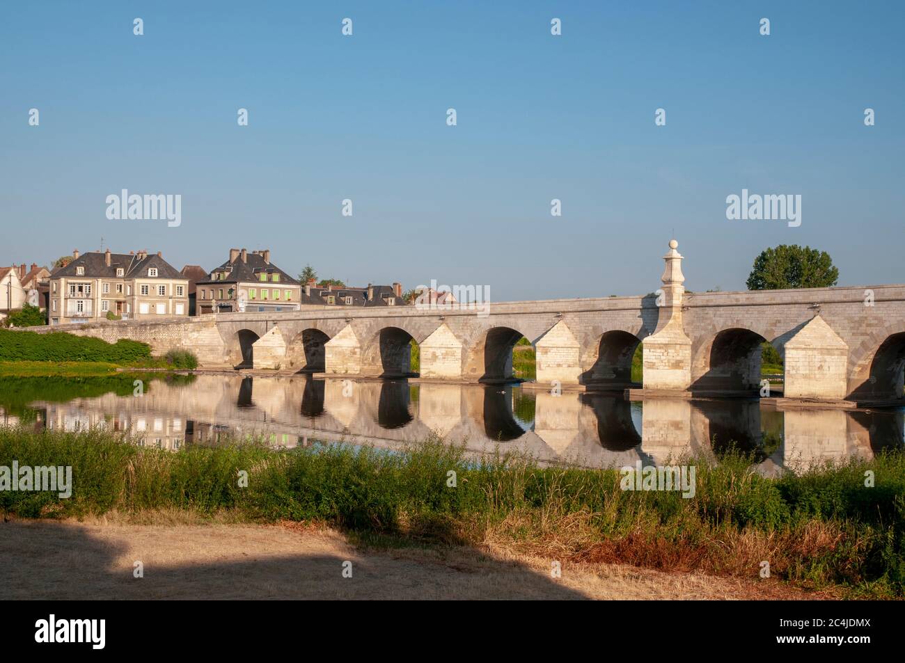 La charite-sur-Loire e il bridge Nievre (58), regione Borgogna, Francia Foto Stock