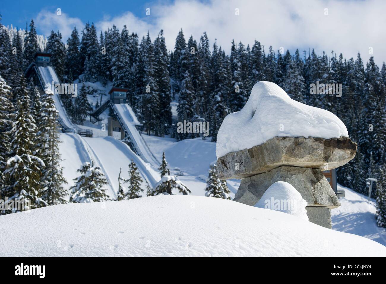 Whistler, BC, Canada: Inukshuk e salti di sci nella valle di Callaghan – Stock Photo Foto Stock