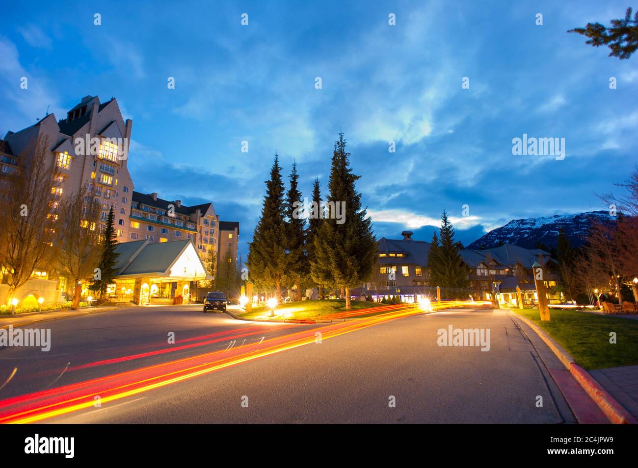 Whistler, BC, Canada: Fairmont Chateau Whistler al tramonto in primavera – Stock Photo Foto Stock