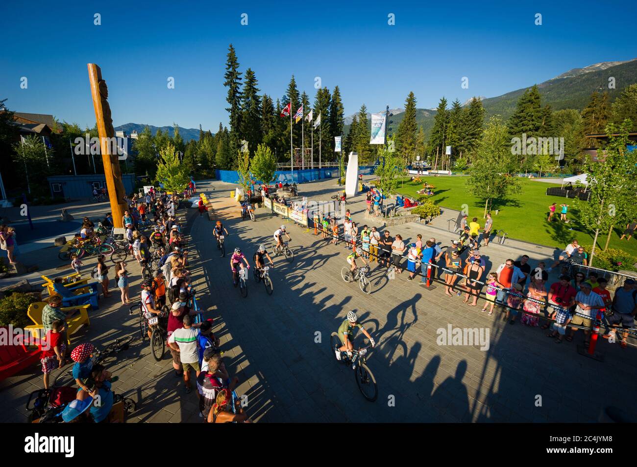 Whistler, BC, Canada: Crankworx Fat Tire scrito al Olympic Plaza – Stock Photo Foto Stock