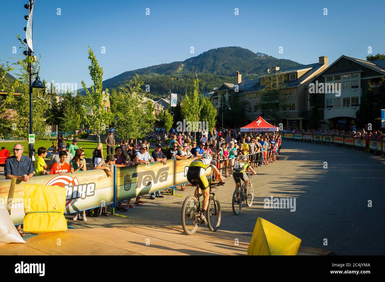 Whistler, BC, Canada: Crankworx Fat Tire scrito al Olympic Plaza – Stock Photo Foto Stock