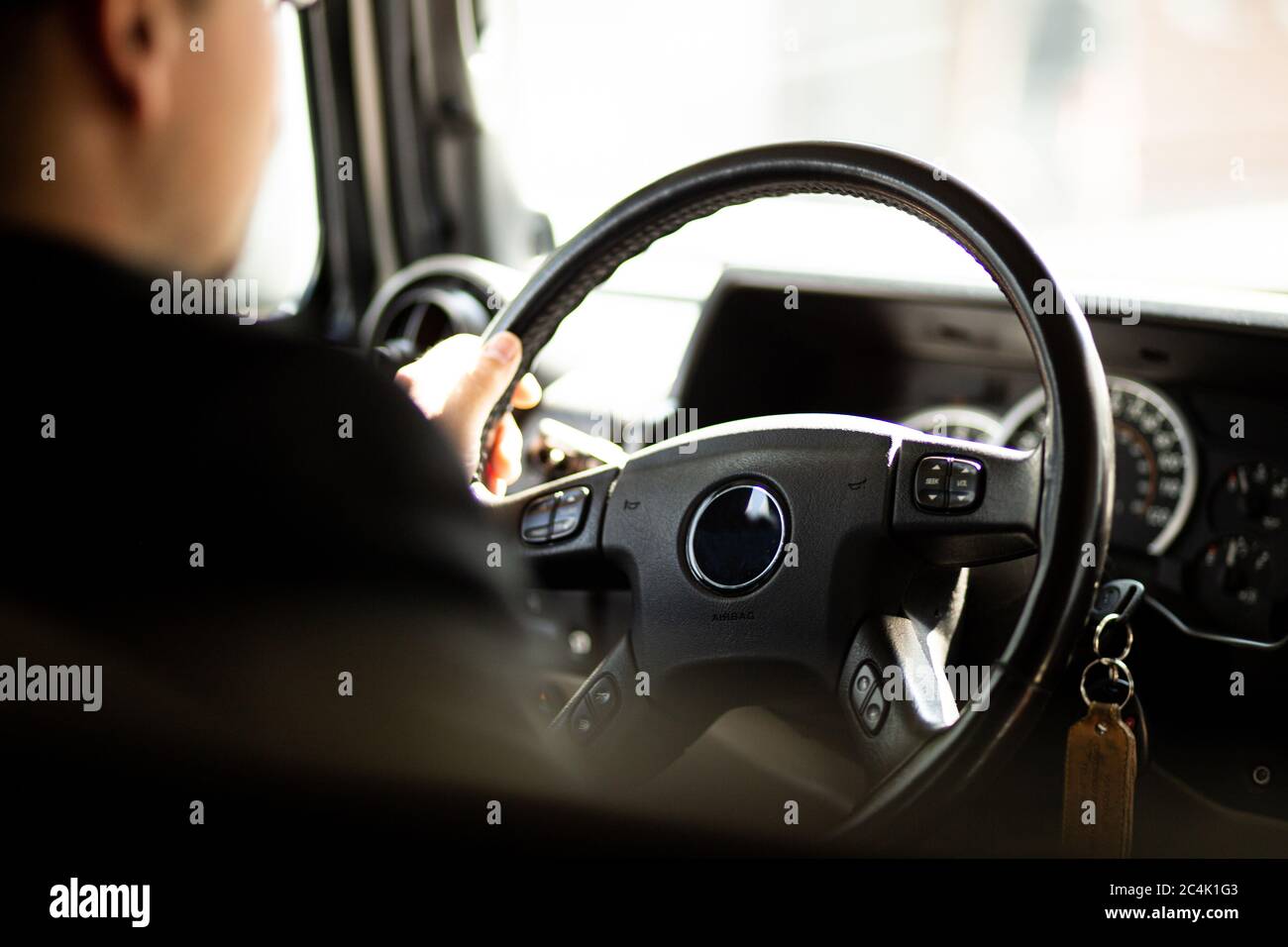 auto in auto autista personale taxi hummer auto da matrimonio Foto Stock