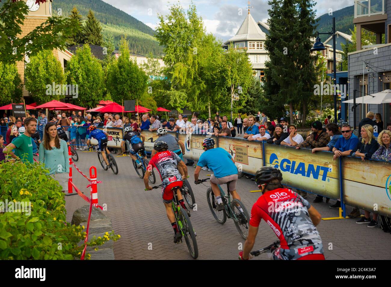 Whistler, BC, Canada: Crankworx Fat Tire scrito al Olympic Plaza – Stock Photo Foto Stock