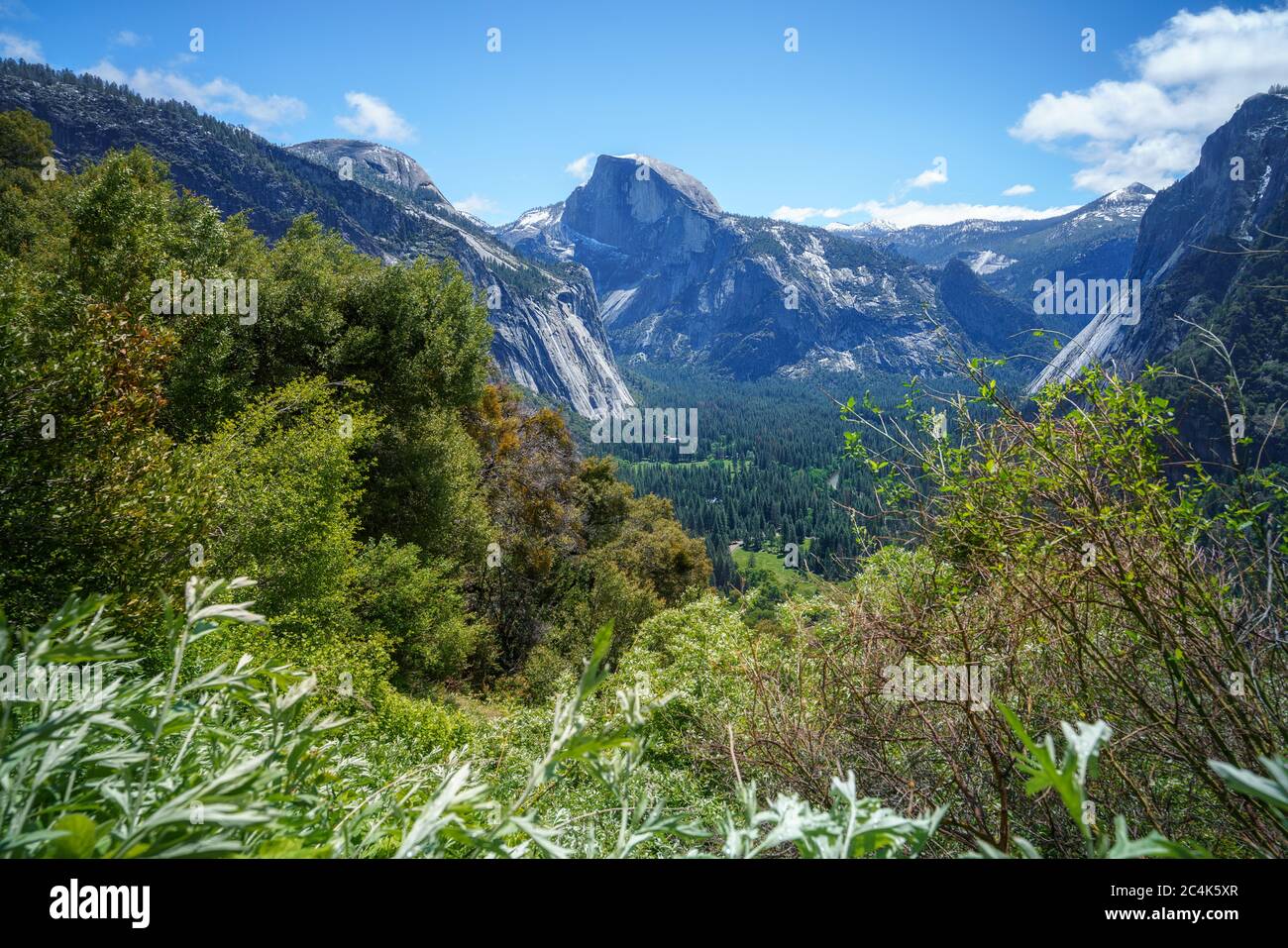 escursioni il sentiero delle cascate yosemite superiore nel parco nazionale yosemite in california negli stati uniti Foto Stock