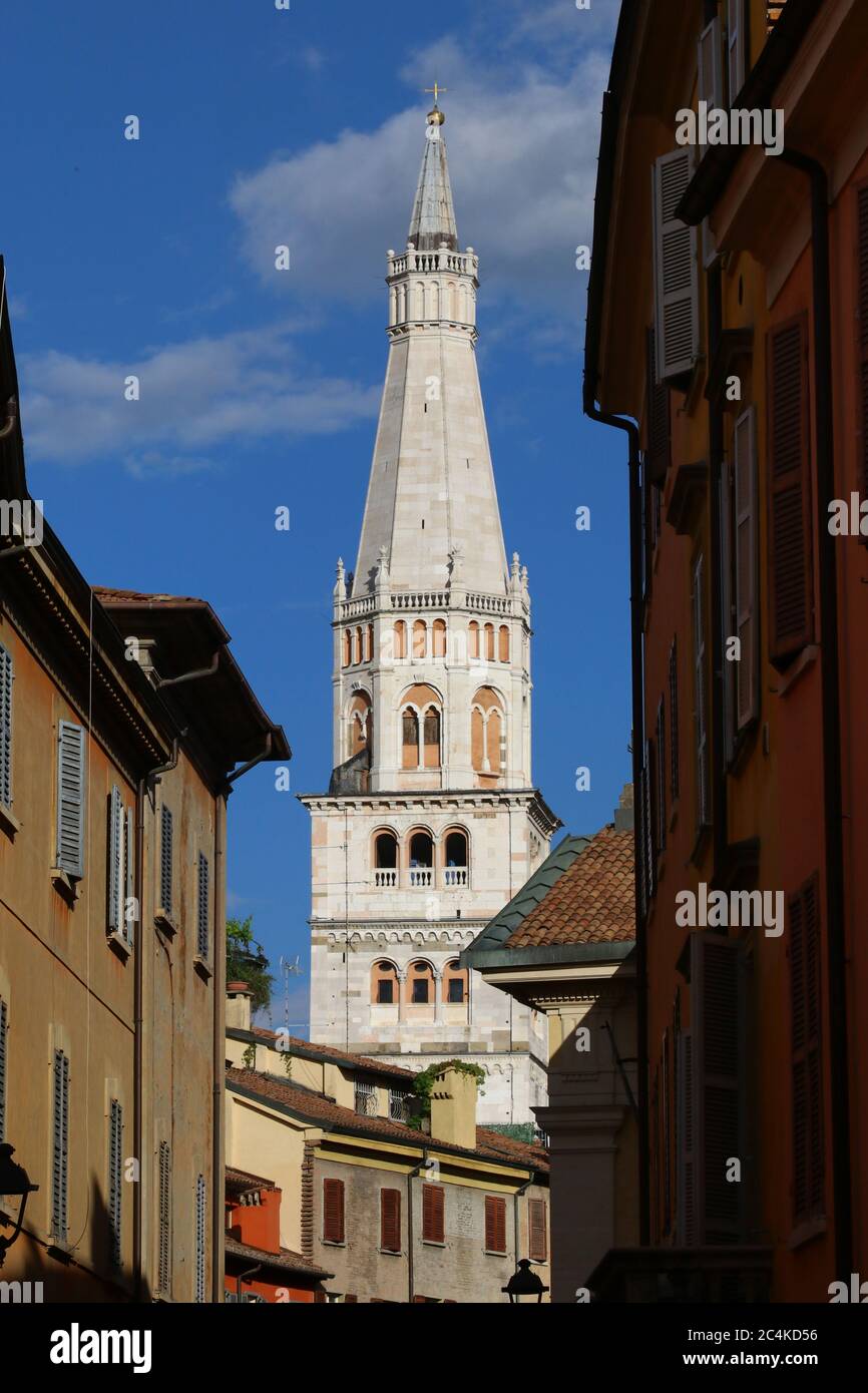 Torre Ghirlandina (Garland), Modena, Italia, simbolo storico della città Foto Stock