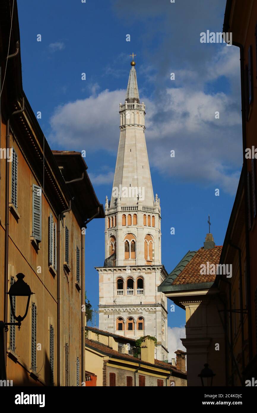 Torre Ghirlandina (Garland), Modena, Italia, simbolo storico della città Foto Stock