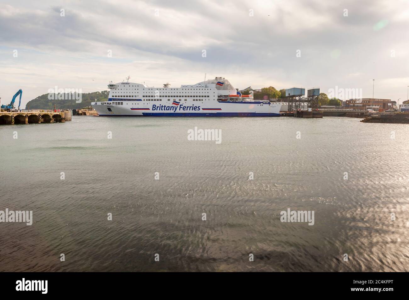 Il traghetto Armorique di Brittany Ferries a Plymouth, Inghilterra, Regno Unito. L'Armorique prende il nome da una regione della Bretagna e significa "la zona, di fronte al mare" Foto Stock