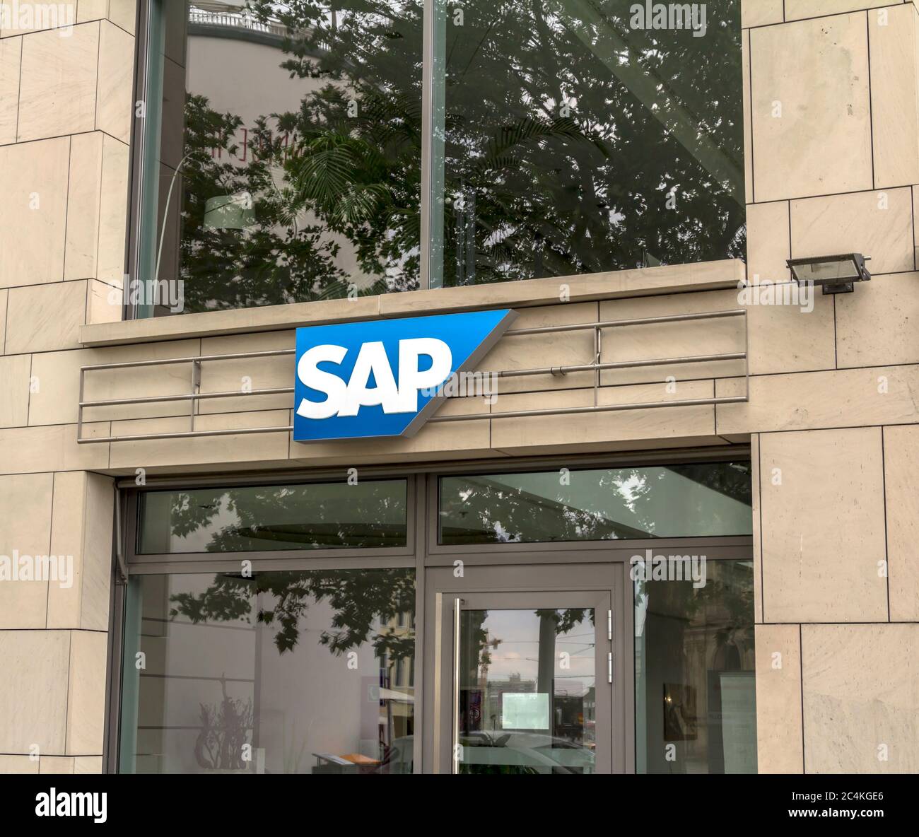 Dresda, Sassonia / Germania - 11 luglio 2019: Sede SAP a Dresda, Germania - SAP è una multinazionale tedesca di software Foto Stock