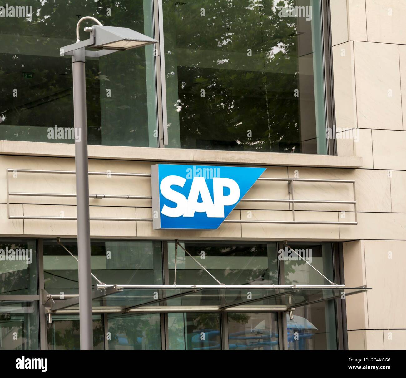 Dresda, Sassonia / Germania - 11 luglio 2019: Sede SAP a Dresda, Germania - SAP è una multinazionale tedesca di software Foto Stock