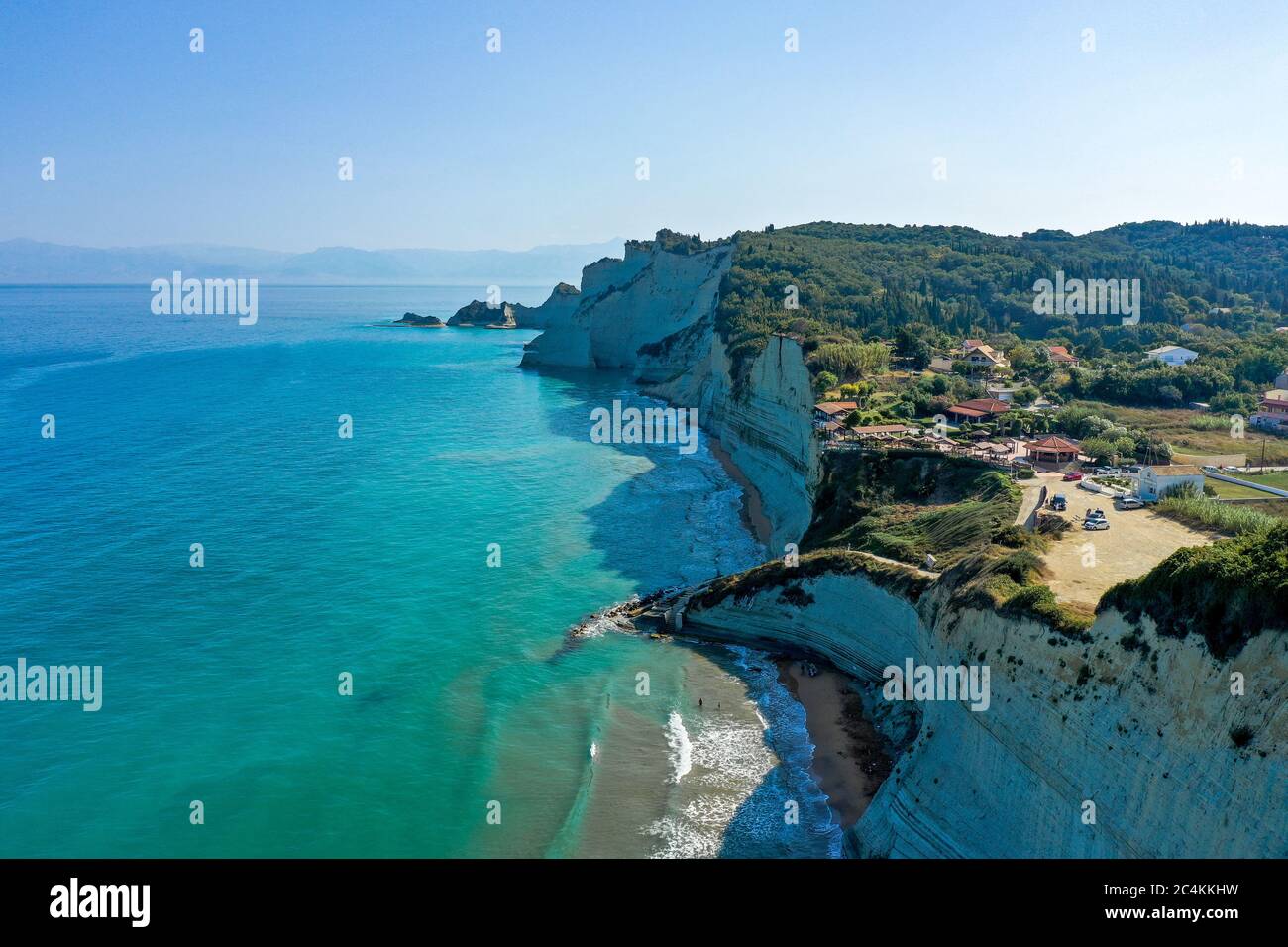 Logas spiaggia corfù, spiaggia fronte mare vista aerea costiera Foto Stock