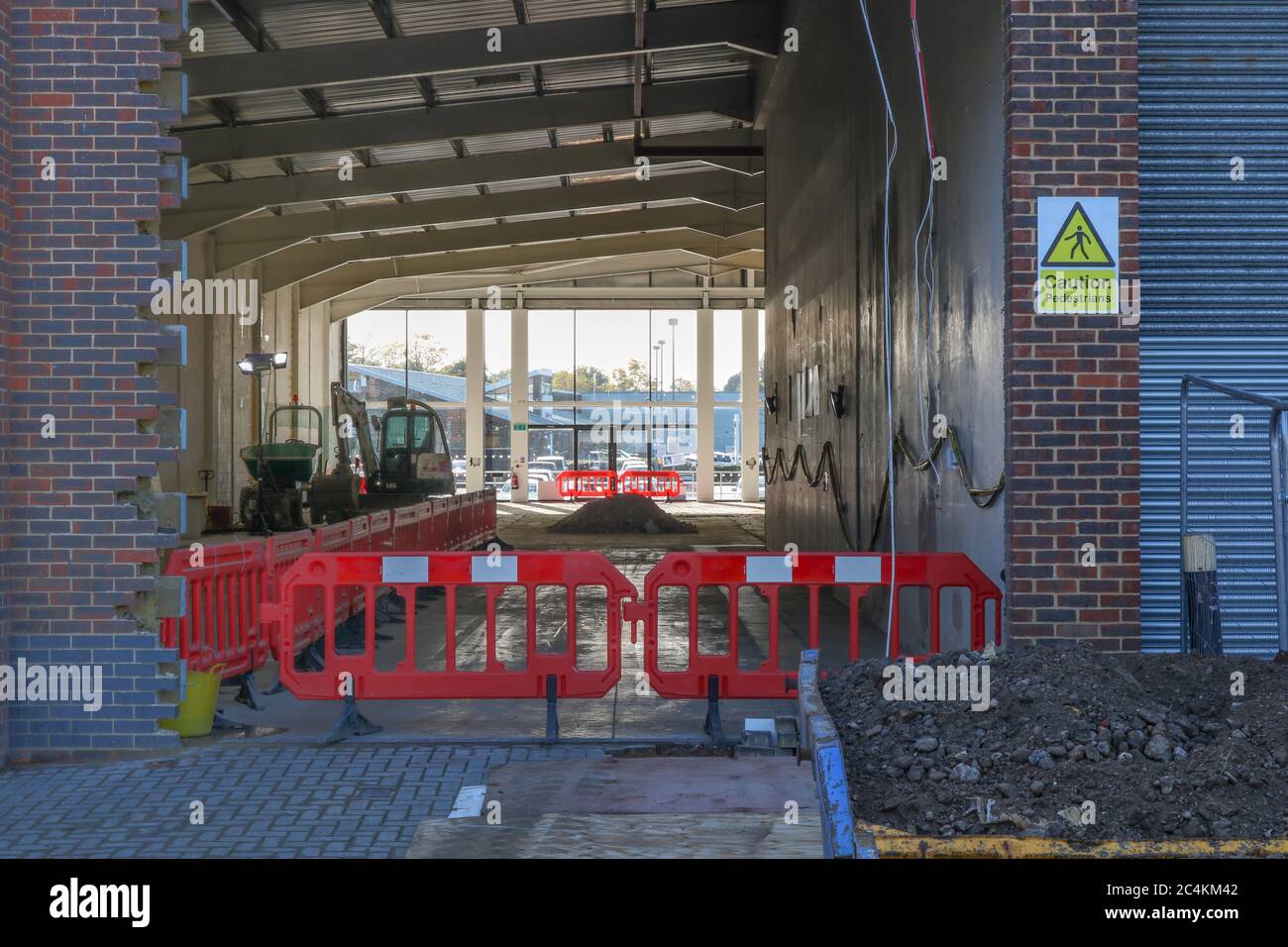 officina, riassemblare il negozio, rimontare la costruzione del rinnovo con il riassemblaggio del negozio della torre di ponteggio Foto Stock