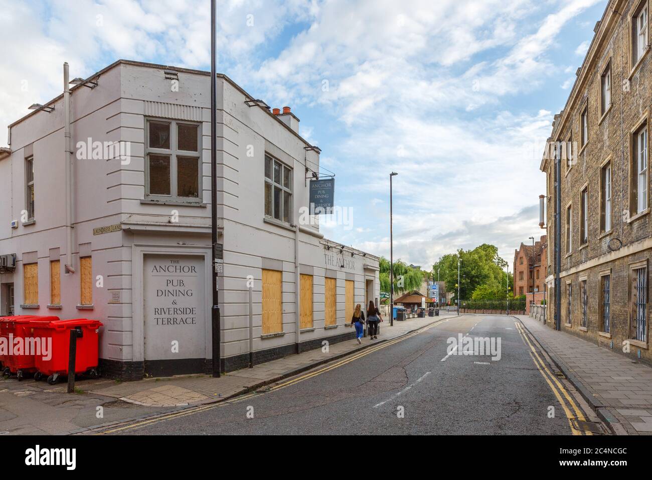 Il pub Anchor di Cambridge, è salito a bordo a causa della chiusura dei pub Coronavirus e delle misure di sicurezza. Foto Stock