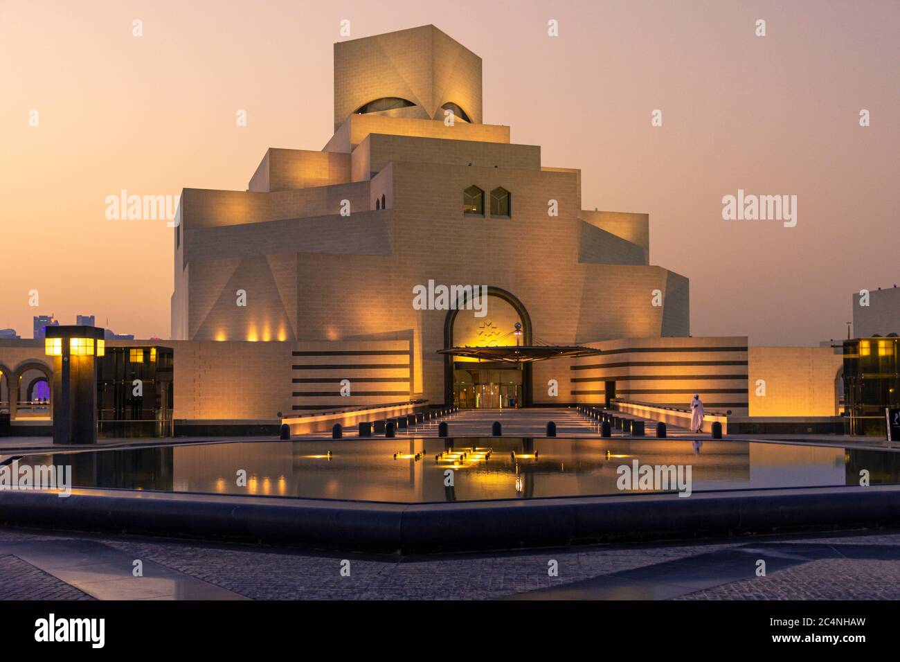 Tramonto sul famoso Museo d'Arte Islamica, Doha, Qatar Foto Stock