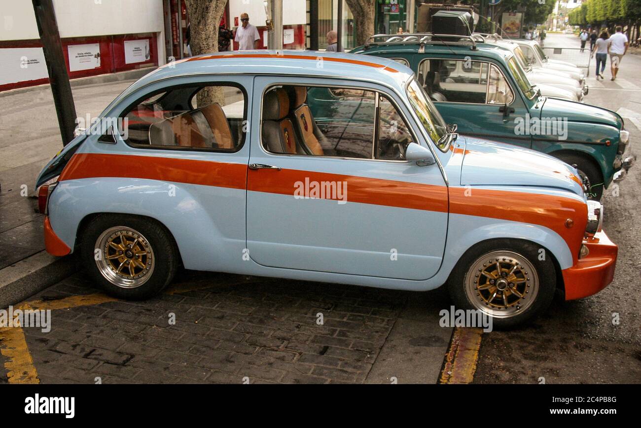 Almería, Andalusia, Spagna, Europa.. Feria de Almería 2018. Mostra di auto d'epoca Seat 600. Foto Stock