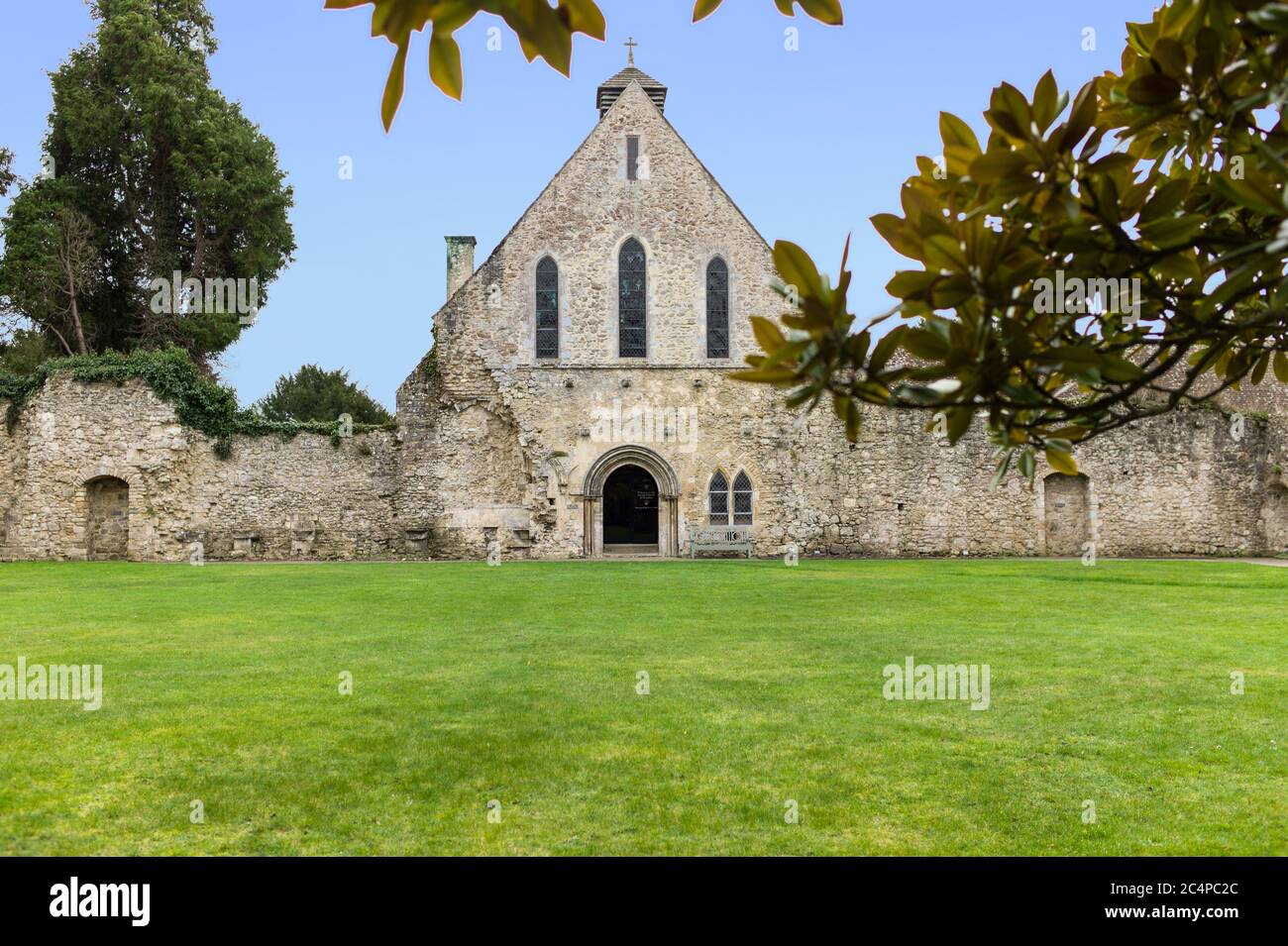 800 anni di Beaulieu Abbey nei giardini e giardini del museo di motori Beaulieu Foto Stock