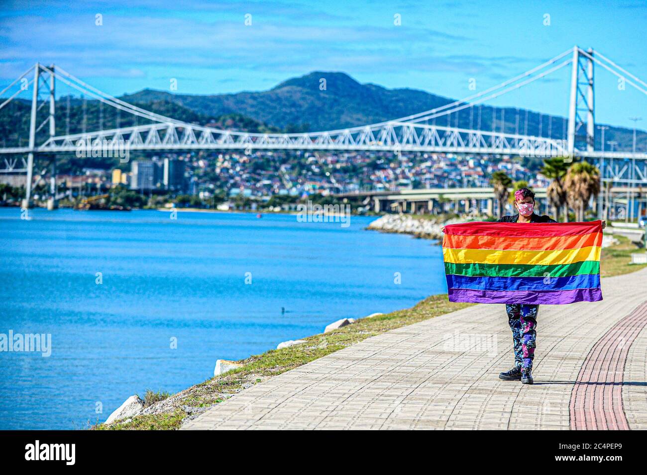 Florianópolis - SC, 28/06/2020 - Neste domingo (28), é comemorado o dia Internacional do Orgulho LGBTQI+. Conhecida por ser a Capital brasileira do tu Foto Stock