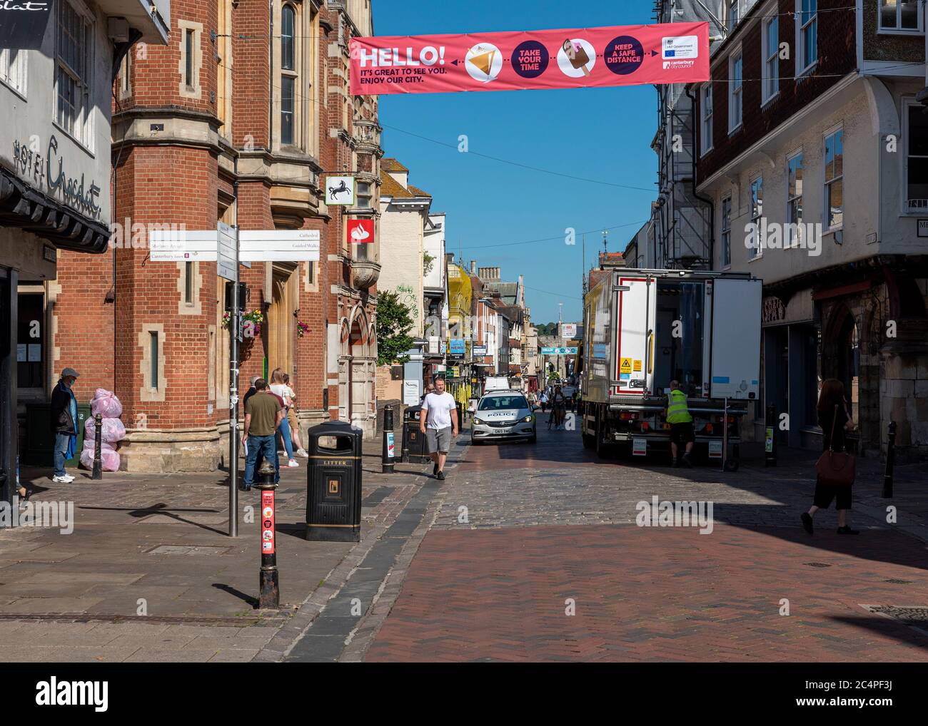 Il primo giorno che i negozi non essenziali aprirono a Canterbury, Kent UK dopo la chiusura del covid-19. 15 giugno 2020 Foto Stock