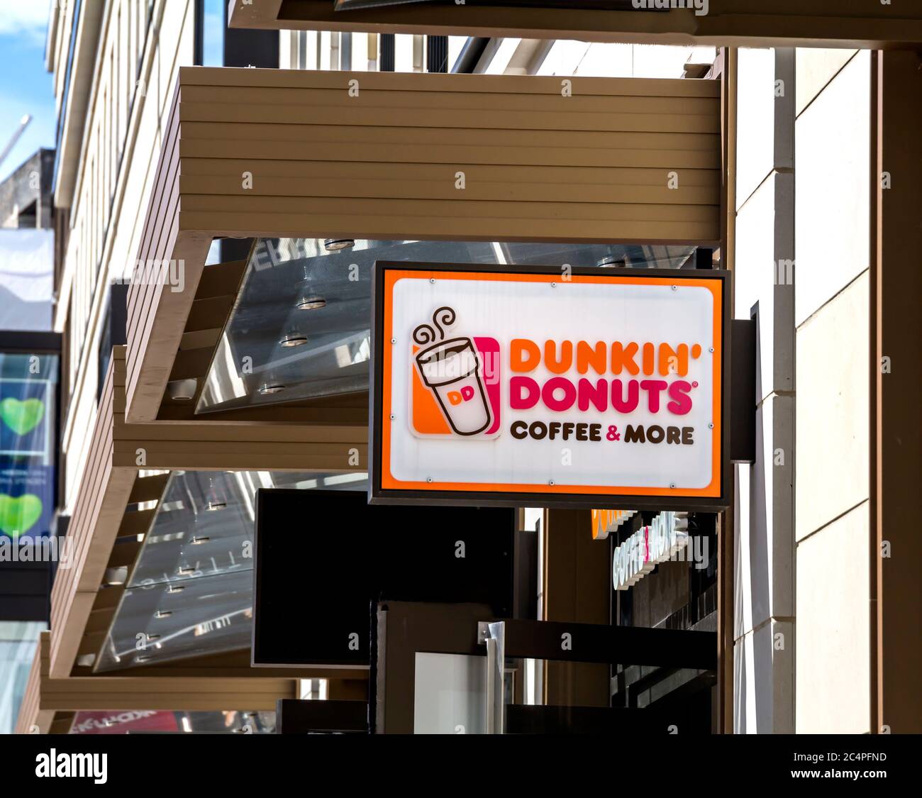 Furth, Germania : cartello Dunkin' Donuts. Dunkin' Donuts è un'azienda americana globale di ciambelle e una catena di coffeehouse. Foto Stock