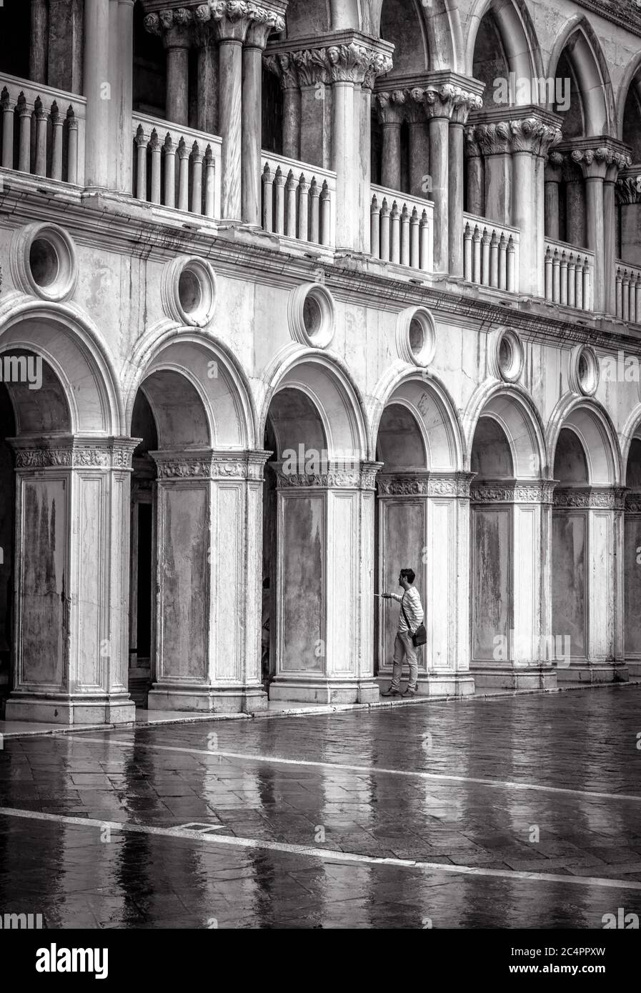 Venezia – 20 maggio 2017:`s Palazzo Ducale o Palazzo Ducale in bianco e nero. E' una famosa attrazione turistica di Venezia. Facciata vecchia del Doge`s Foto Stock
