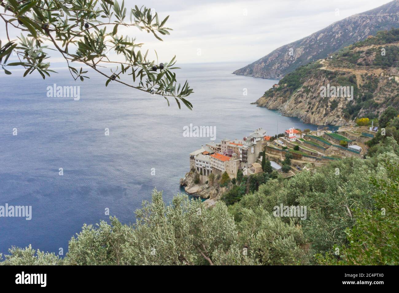 Vista sul monastero ortodosso di Grigoriou, Monte Athos, Grecia Foto Stock