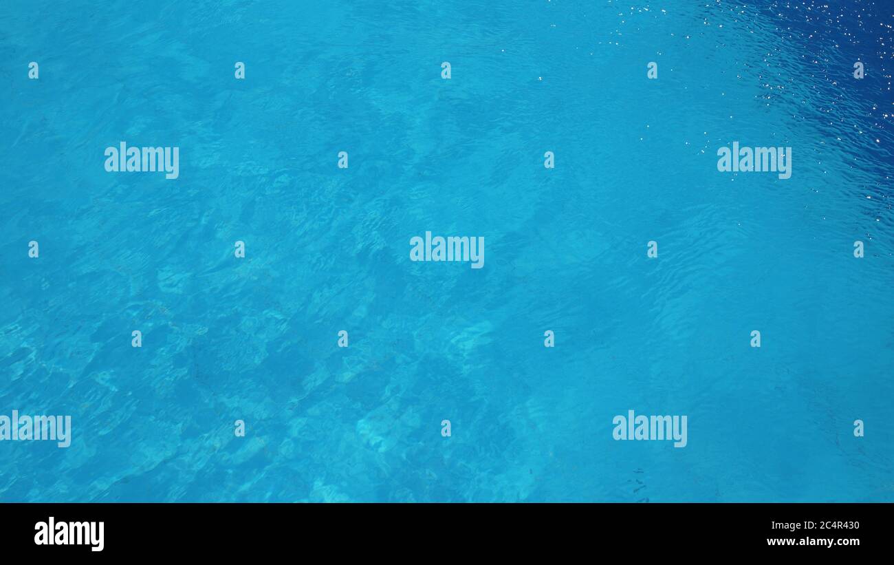 Sfondo di primo piano piscina di acqua fredda blu Foto Stock