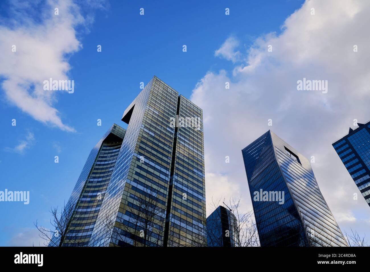 Sede centrale, grattacieli e uffici KPMG nel quartiere degli affari la Defense, Parigi Foto Stock