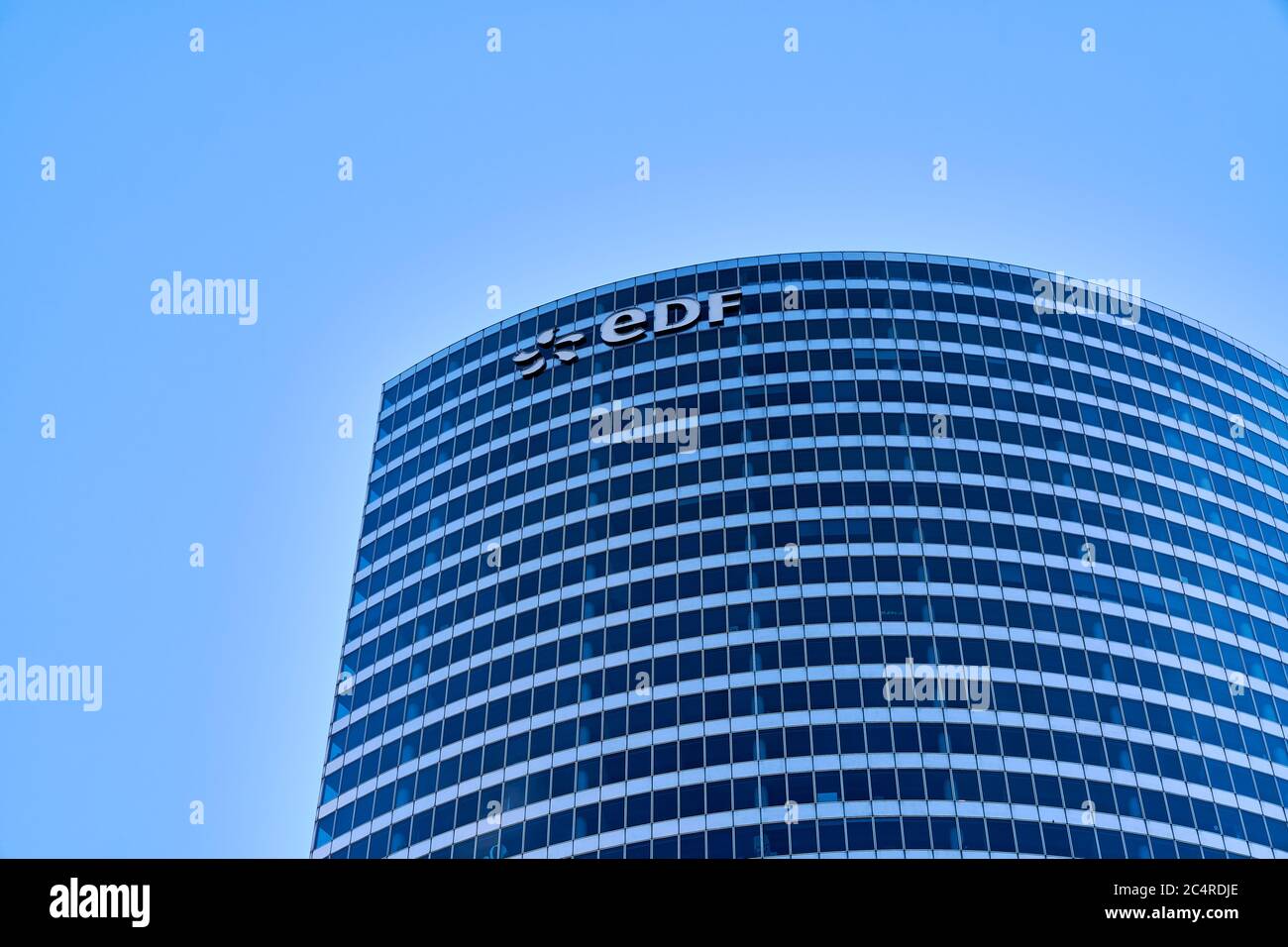 Sede centrale, grattacieli e uffici del Gruppo EDF nel quartiere commerciale la Defense di Parigi Foto Stock