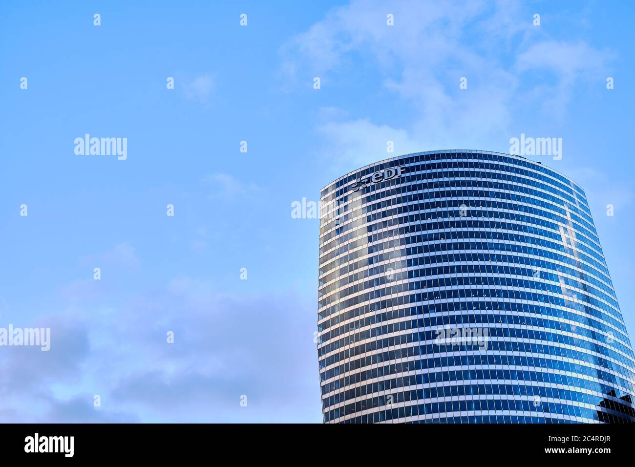 Sede centrale, grattacieli e uffici del Gruppo EDF nel quartiere commerciale la Defense di Parigi Foto Stock