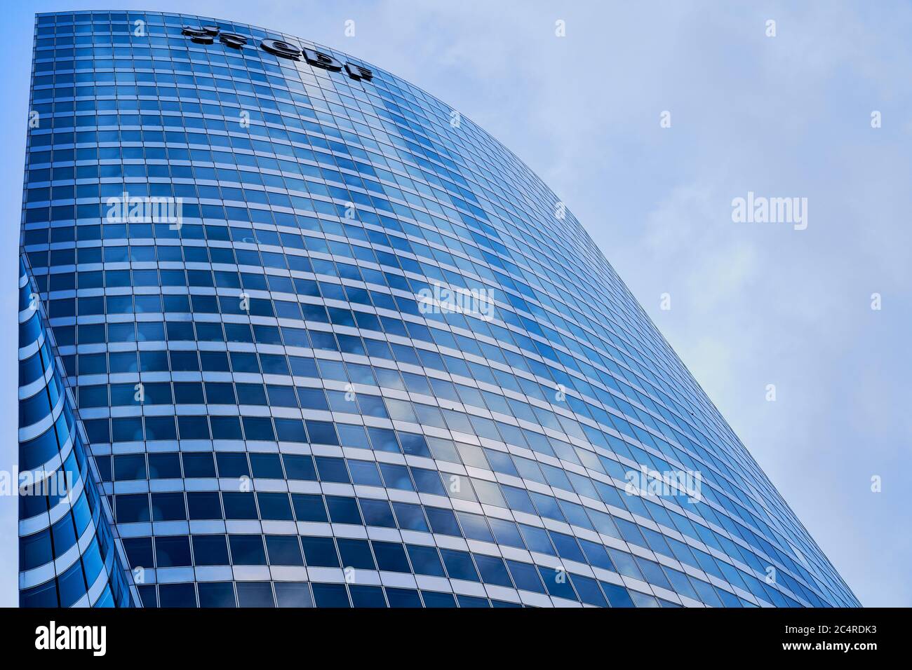 Sede centrale, grattacieli e uffici del Gruppo EDF nel quartiere commerciale la Defense di Parigi Foto Stock