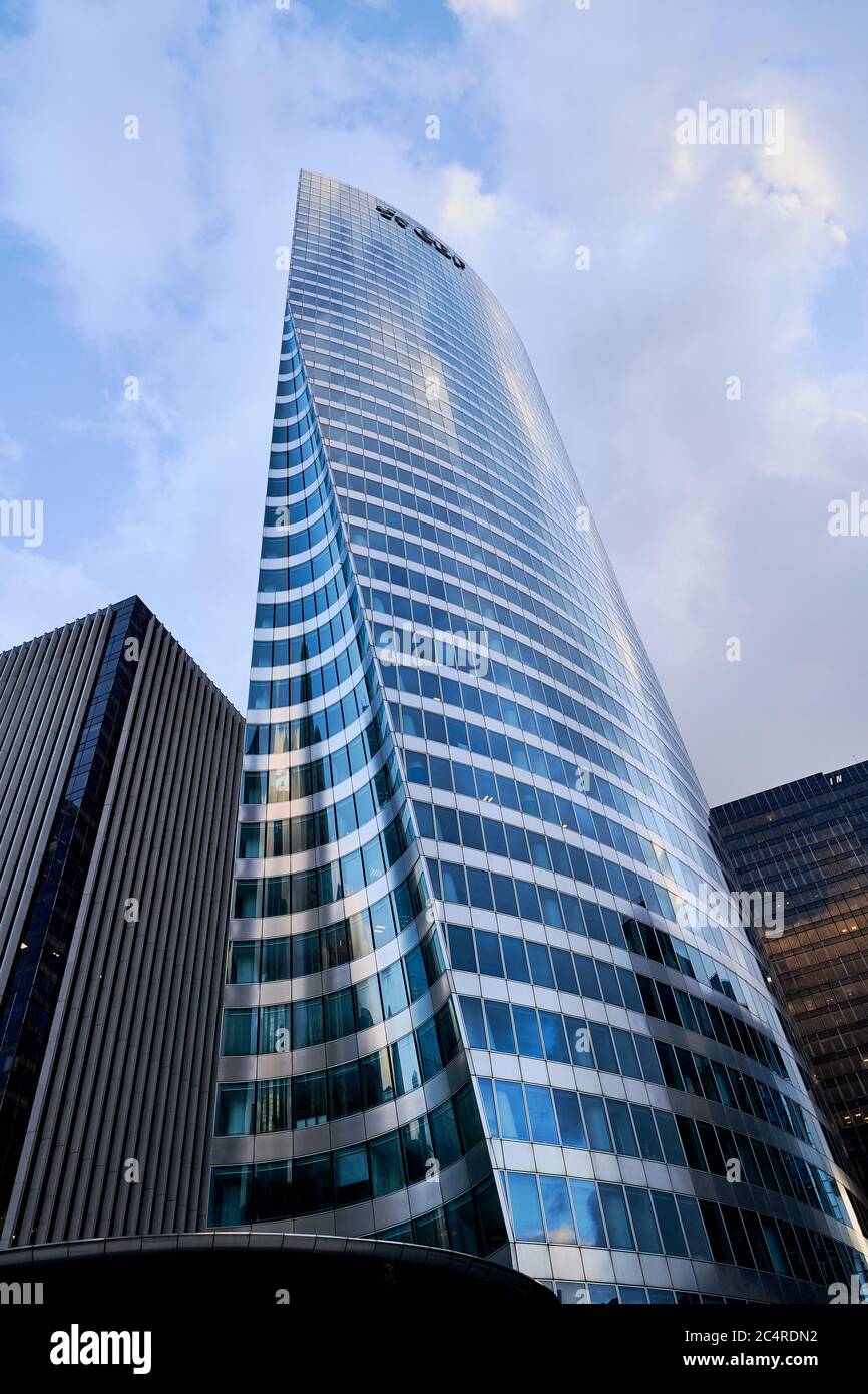 Sede centrale, grattacieli e uffici del Gruppo EDF nel quartiere commerciale la Defense di Parigi Foto Stock