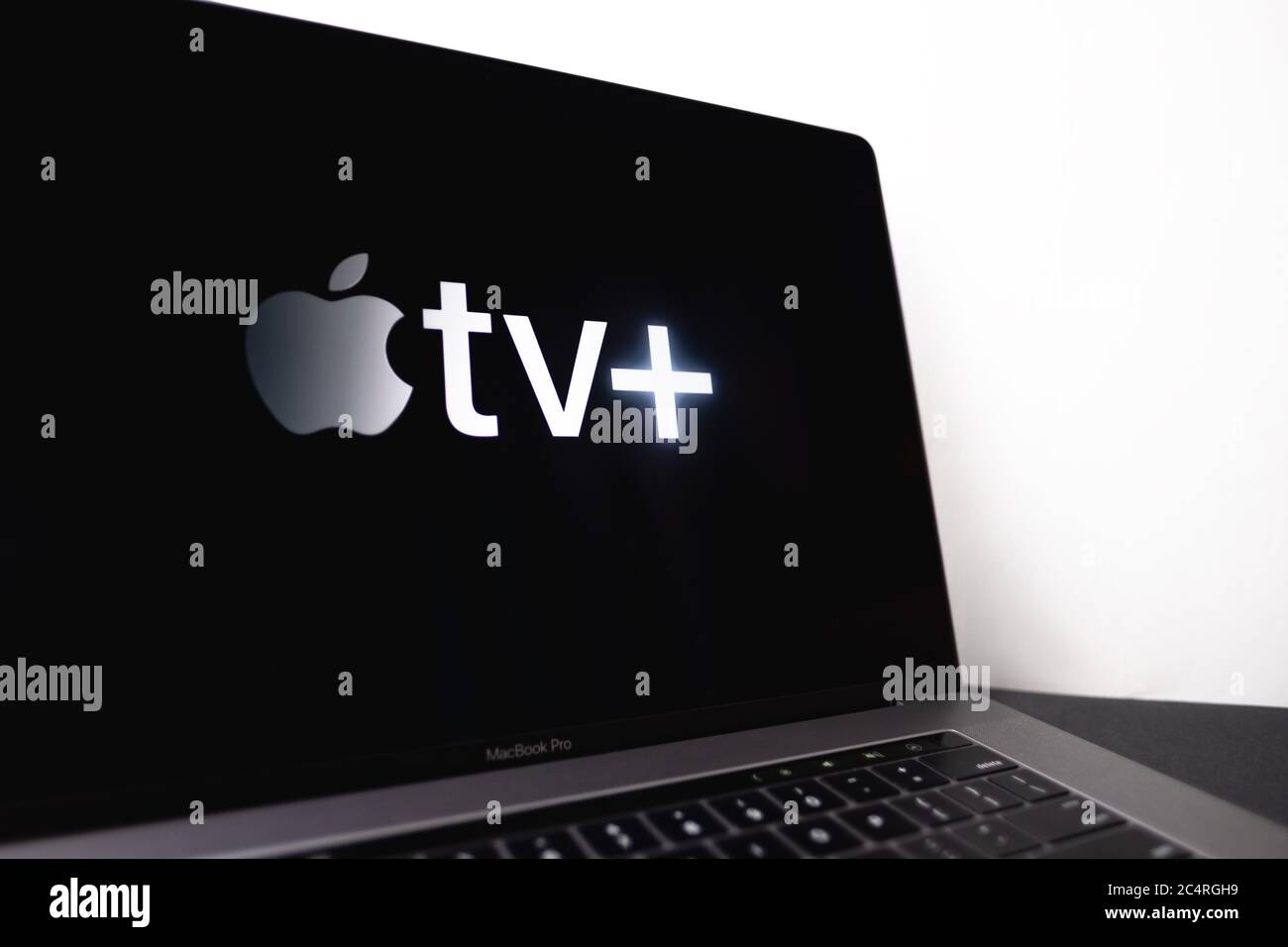 Logo Apple TV sullo schermo del MacBook. Foto Stock