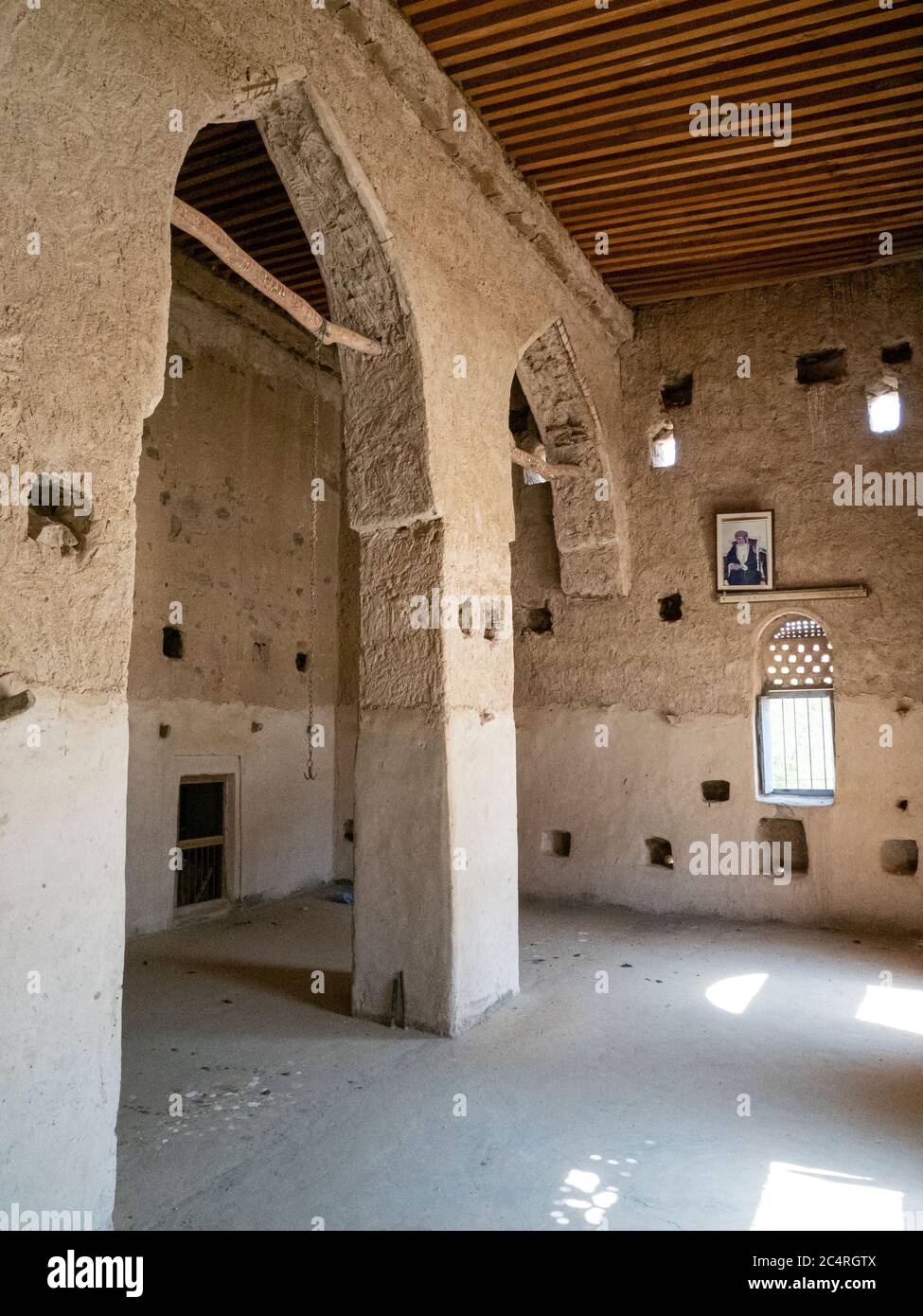 Vista interna delle torri di guardia nel villaggio di Mudayrib, Sultanato di Oman. Foto Stock