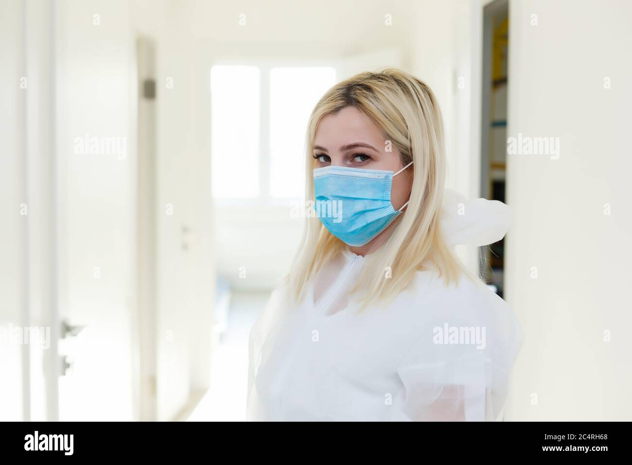 TB o la tubercolosi paziente con una mascherina chirurgica, San Tommaso  Home Ospedale, Shibpur distretto, Haora o quella di Howrah, Calcutta, ,  India Foto stock - Alamy