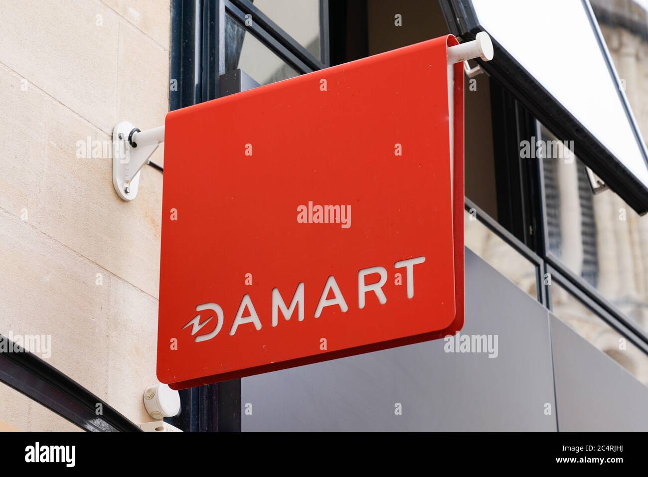 Bordeaux , Aquitaine / Francia - 06 20 2020 : Damart logo e segno negozio di abiti isolanti nome di casa Foto Stock