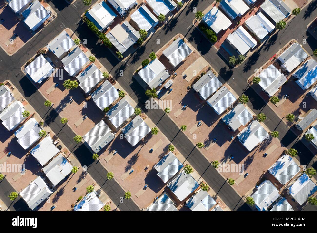 Veduta aerea astratta di un parco di rimorchio del deserto in Arizona Foto Stock