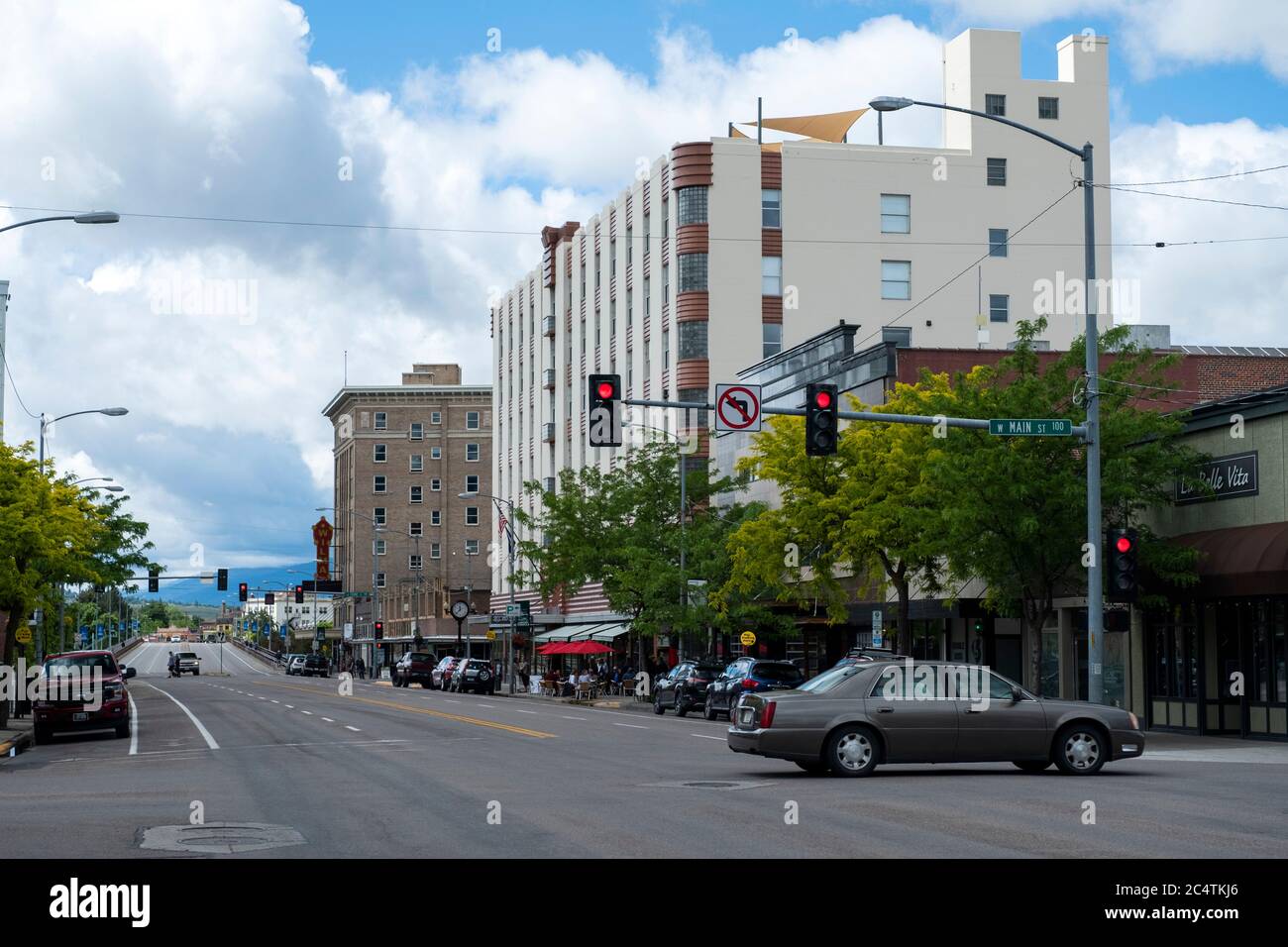 Vista su Higgins Avenue nel centro di Missoula, Montana Foto Stock