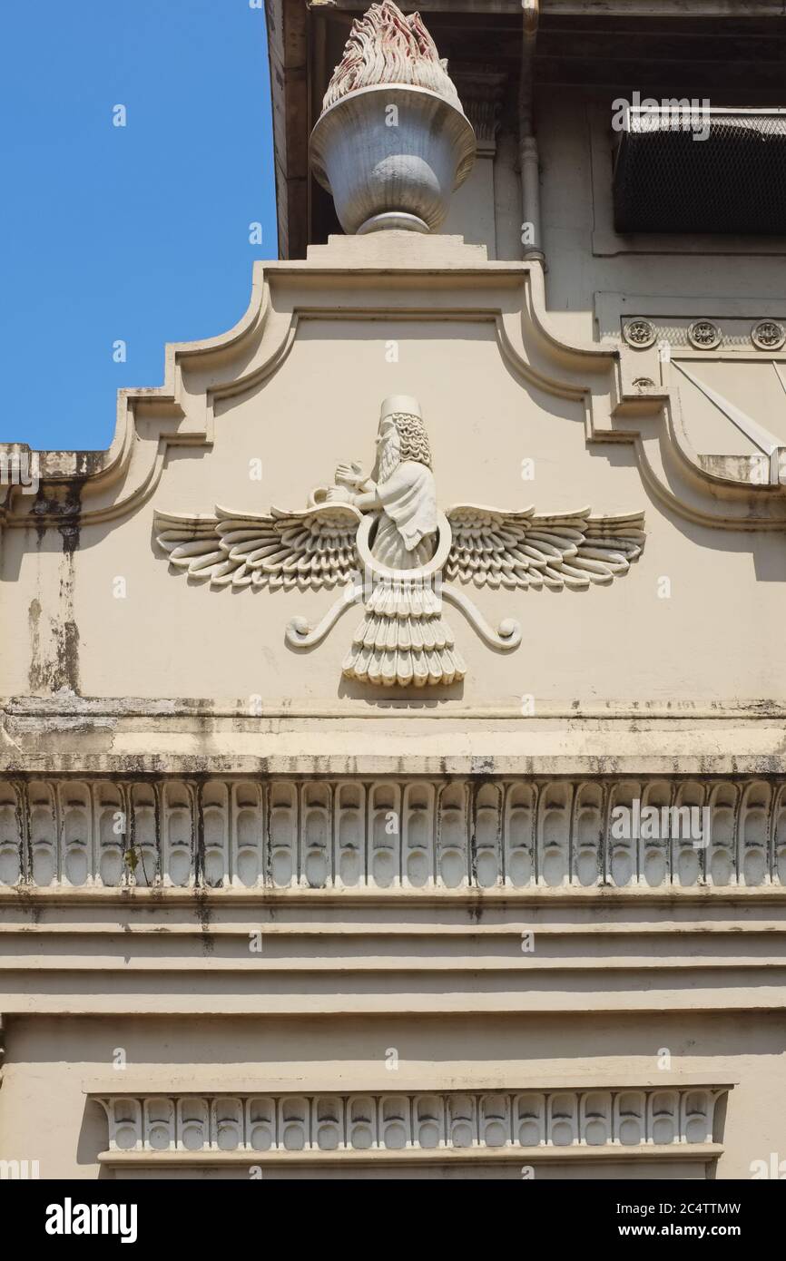 Un Farahvahar simbolo degli Zoroastriani a Banaji Behram Atash, un tempio del fuoco di Parsee (Parsi) a Marine Lines, Mumbai, India Foto Stock
