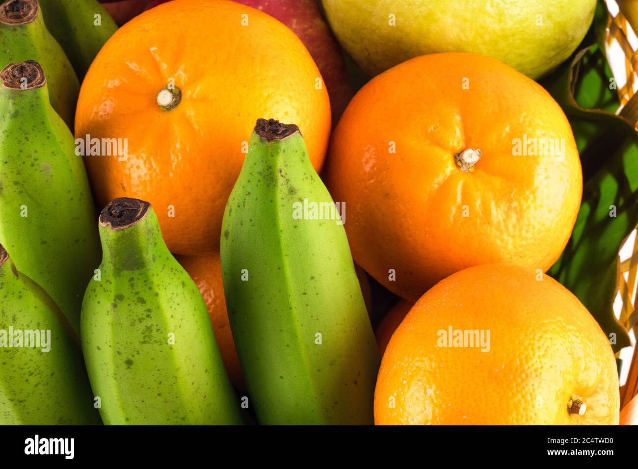 Frutta fresca. Frutta assortita colorata ( banana e arancio ) su sfondo frutta salute cibo Foto Stock