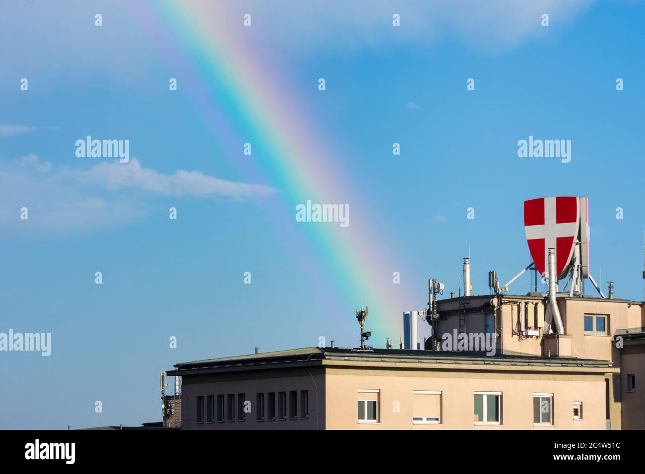 Vienna, Vienna: rainbow a casa Marshallhof nel 00. Panoramica, Vienna, Austria Foto Stock
