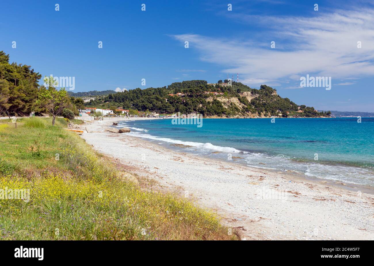 Bellissima spiaggia vicino al villaggio di Possidi, Halkidiki, Grecia. Foto Stock