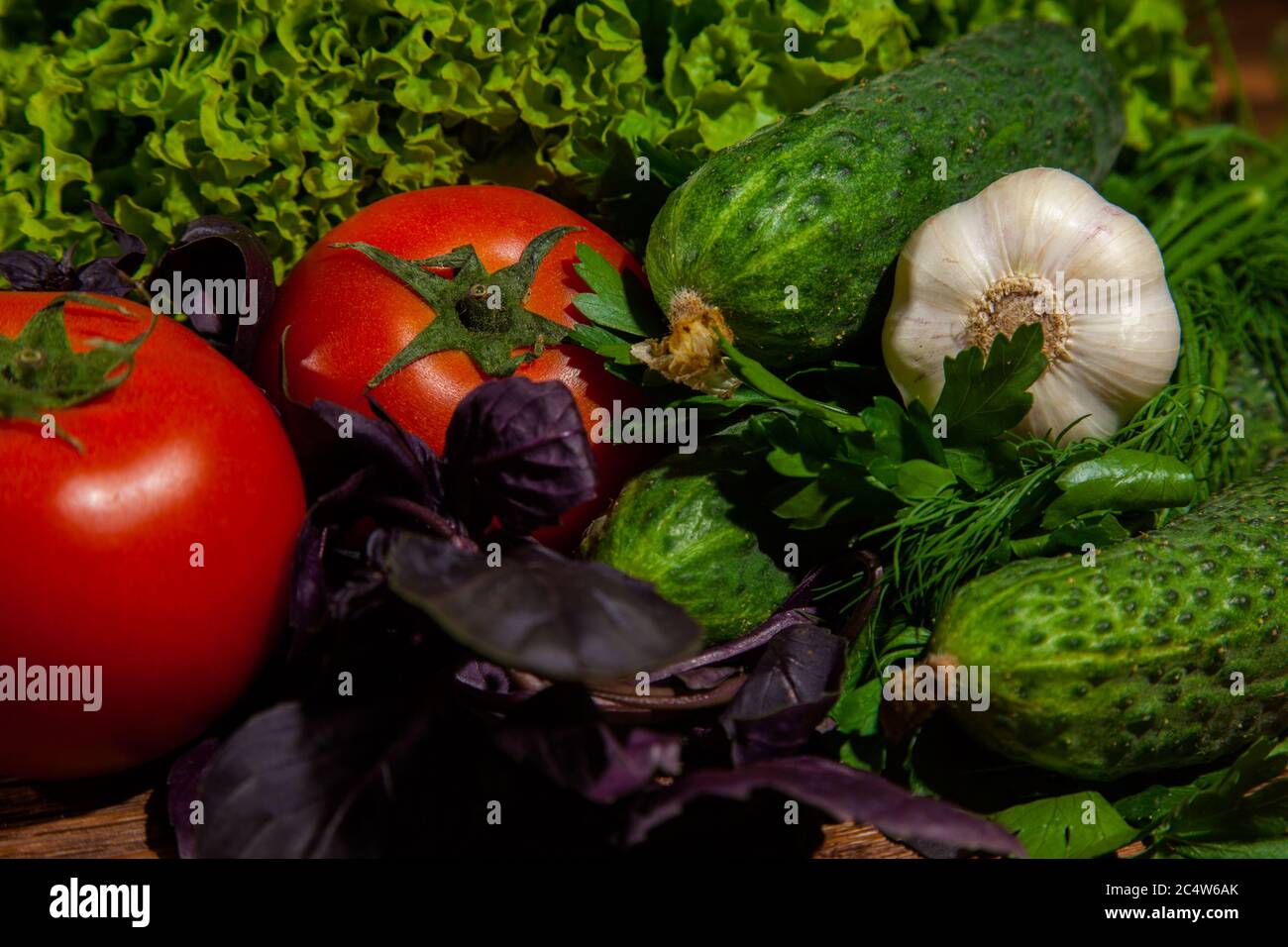 set di verdure per un'insalata estiva Foto Stock