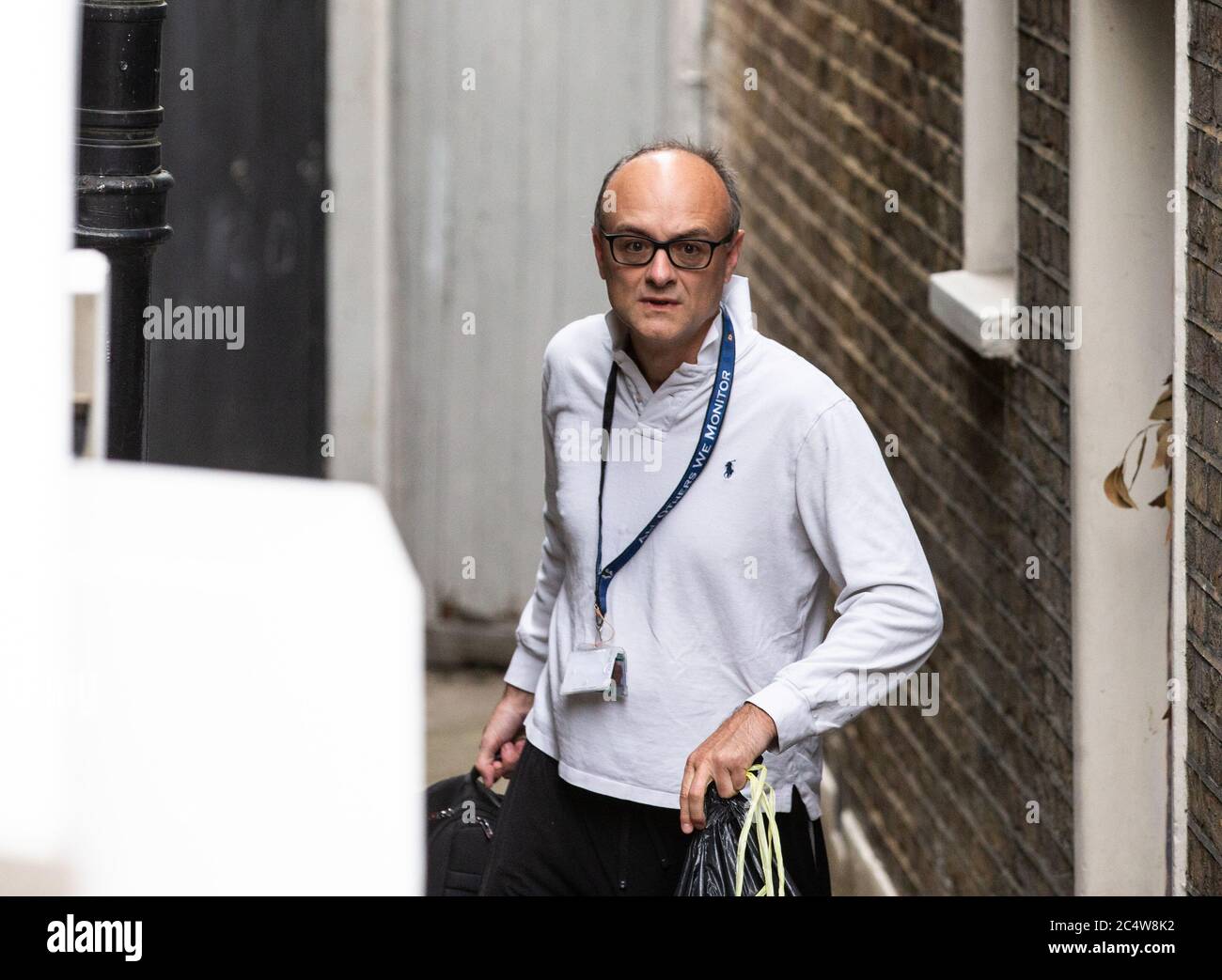 Londra, Regno Unito. 29 Giugno 2020. Dominic Cummings, consigliere politico capo di Boris Johnson, lascia la sua casa per andare a Downing Street. Credit: Tommy London/Alamy Live News Foto Stock