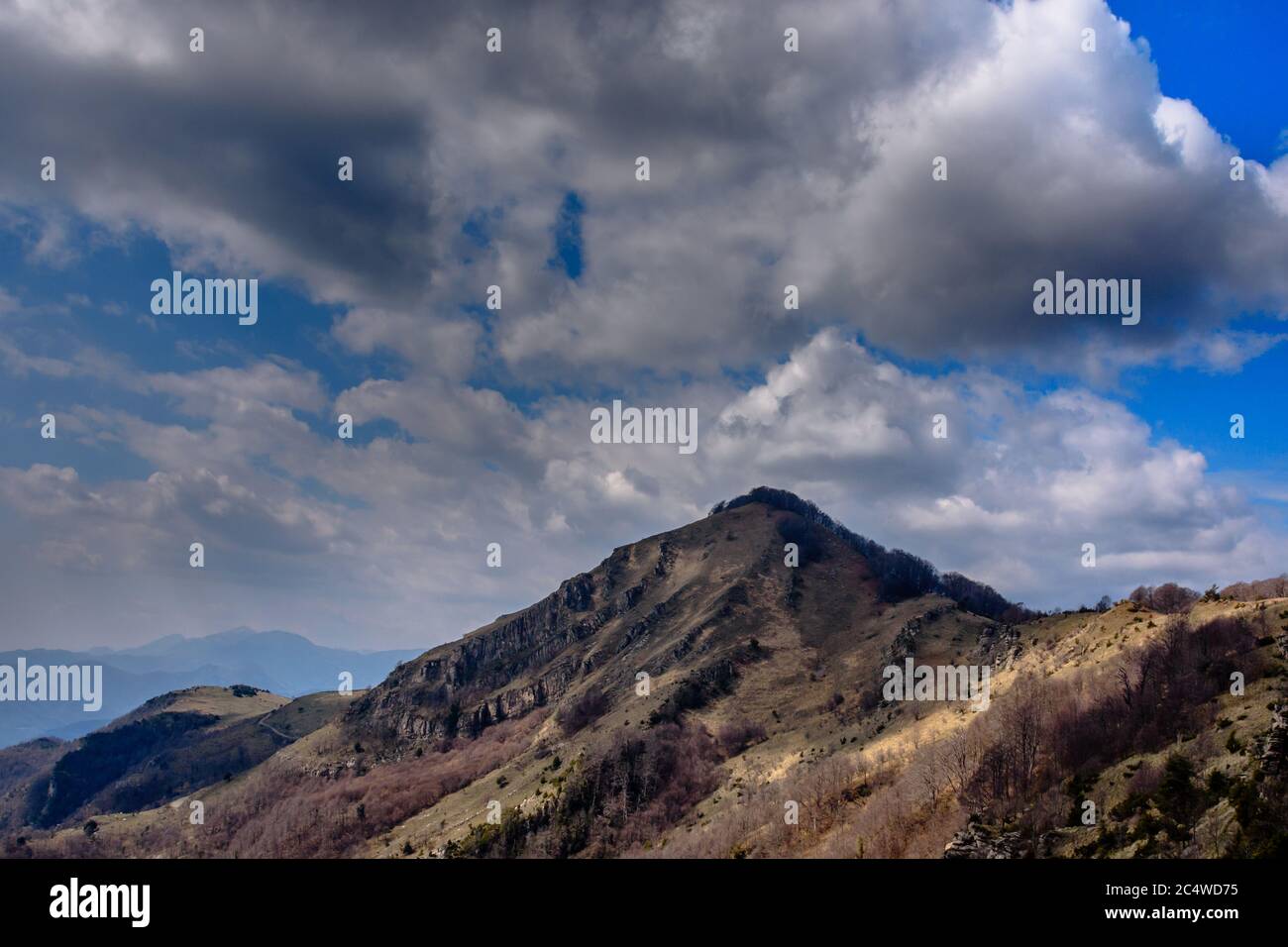 Cima di Comanegra - (alta Garottxa Montagne, Catalogna, Spagna) Foto Stock