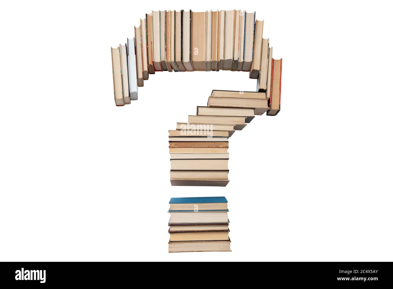 Punto interrogativo fatto di libri isolati su sfondo bianco. Libro mockup carattere lettera dall'alfabeto. Concetto di istruzione. Nessuno Foto Stock