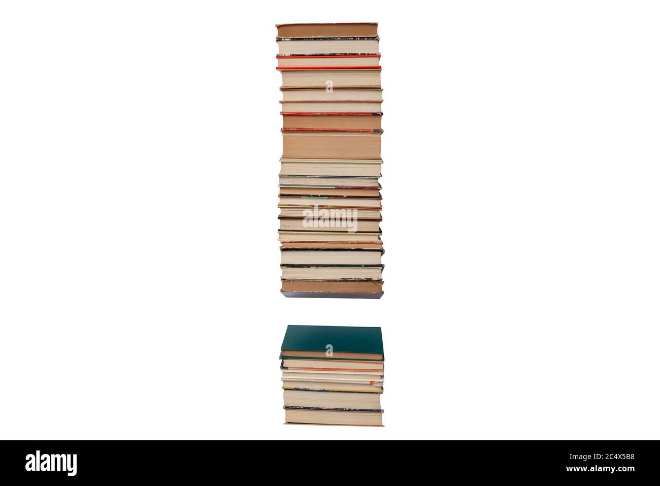 Punto esclamativo costituito da libri isolati su sfondo bianco. Libro mockup carattere lettera dall'alfabeto. Concetto di istruzione. Nessuno Foto Stock