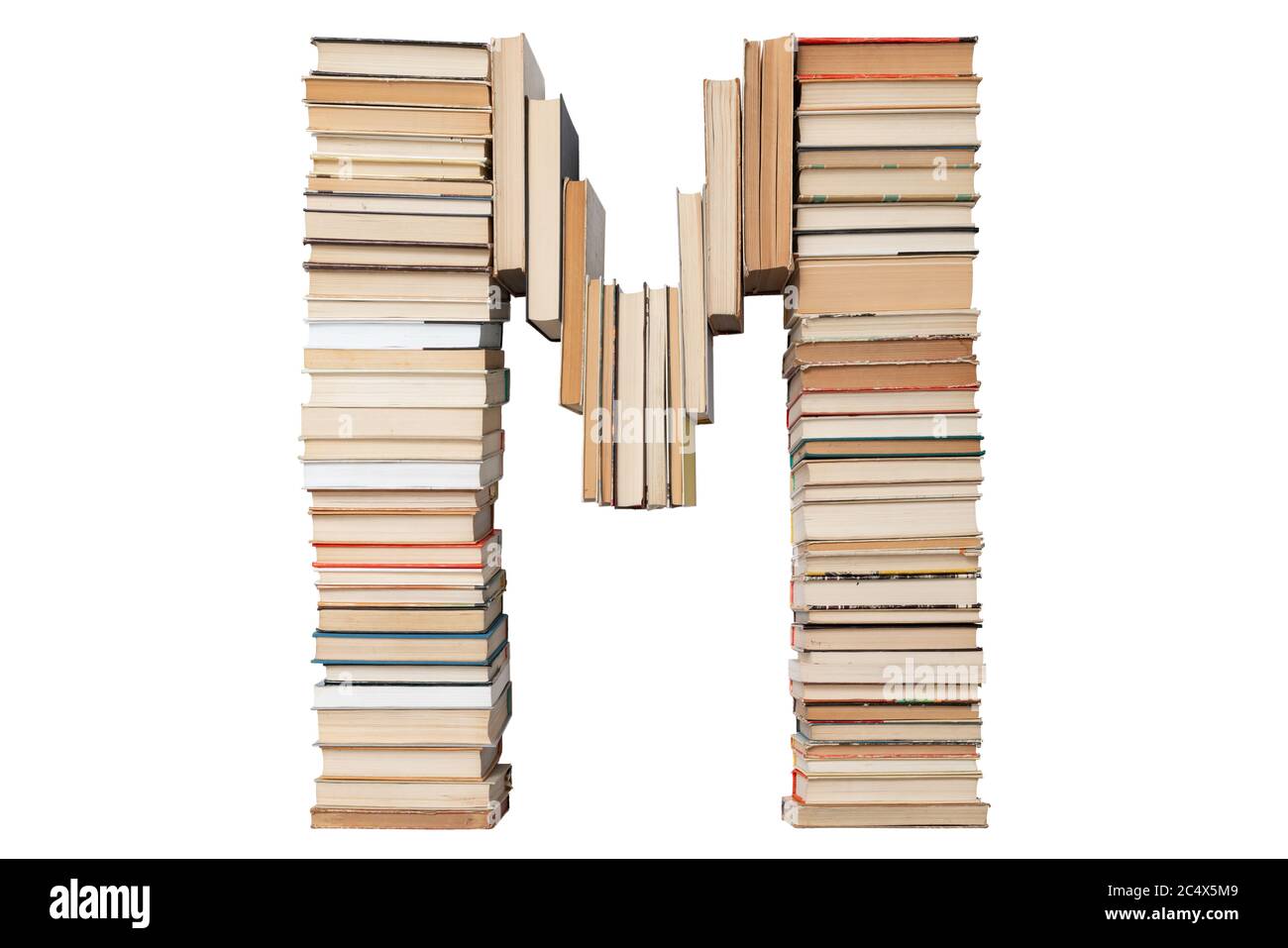 Lettera - M fatto di libri isolati su sfondo bianco. Libro mockup carattere lettera dall'alfabeto. Concetto di istruzione. Nessuno Foto Stock